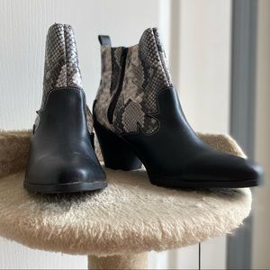 ~ faux snakeskin ankle boots with small heel ~